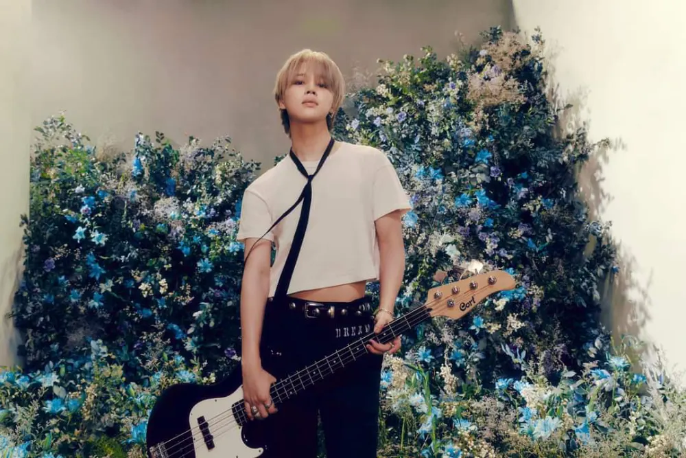 jimin de bts avec une basse